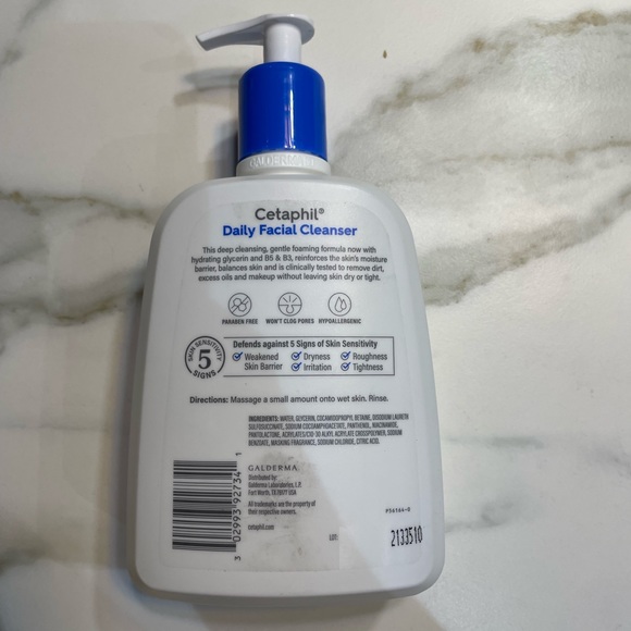 Cetaphil Daily Facial Cleanser for Sensitive, Combination to Oily Skin - 473mL - Picture 2 of 2